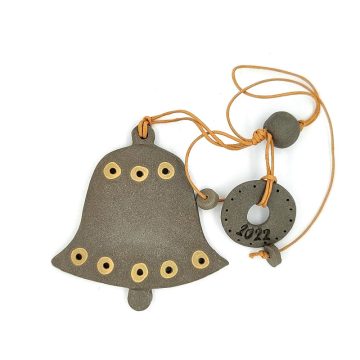 TREIS GRAMMES Ceramic hanging lucky charm bells, gray/beige, 8 x 7,5 cm