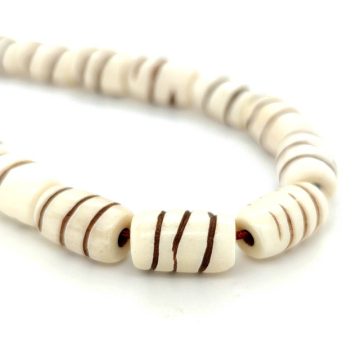 Kombolois Carved camel bone white, (21 beads)